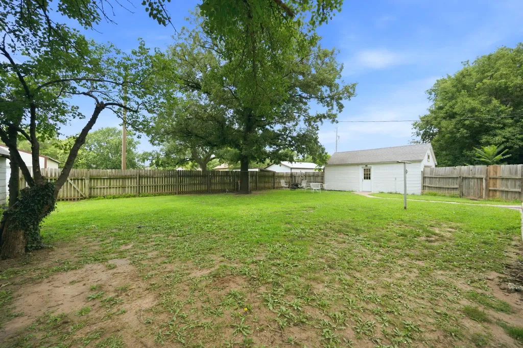 219 S Robbins Road Norwich KS 67118