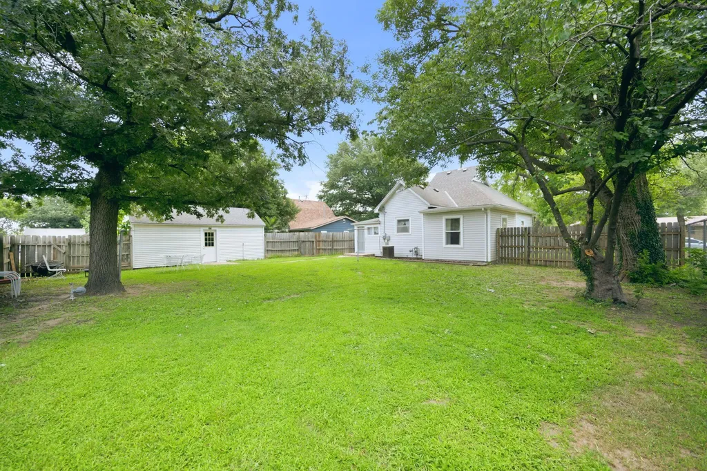 219 S Robbins Road Norwich KS 67118