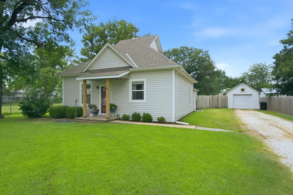 219 S Robbins Road Norwich KS 67118