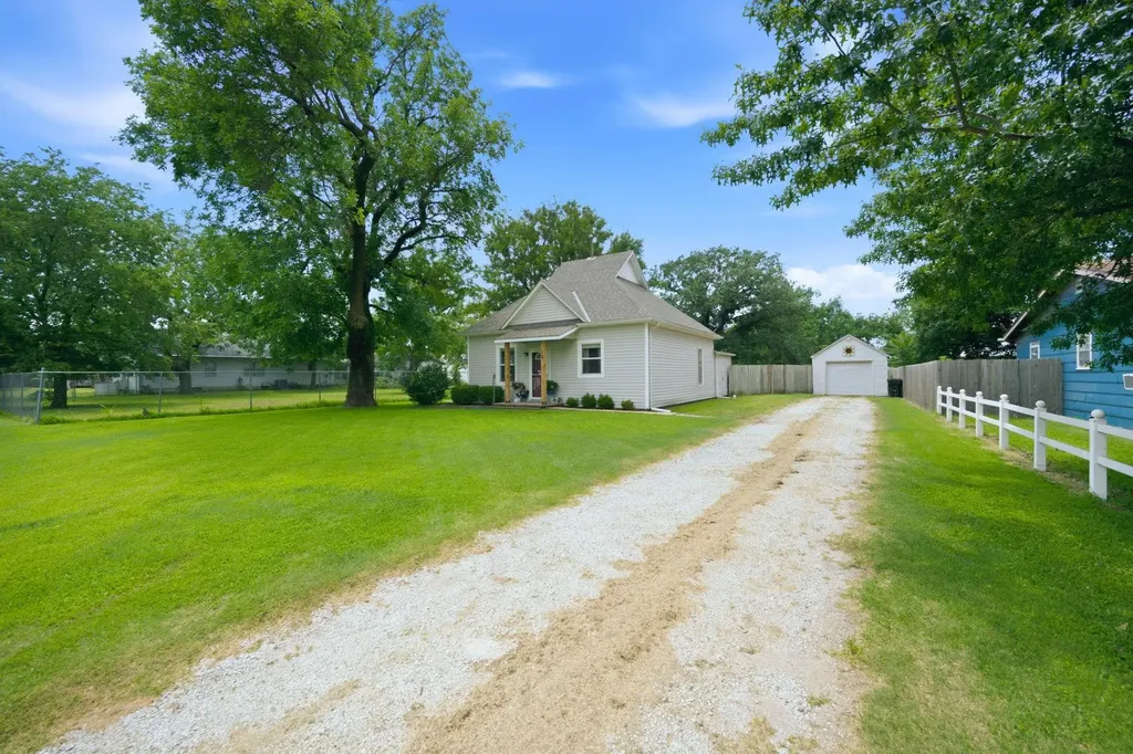 219 S Robbins Road Norwich KS 67118