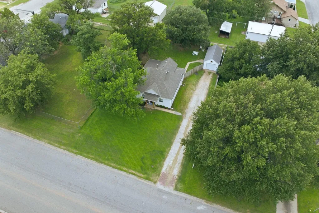 219 S Robbins Road Norwich KS 67118