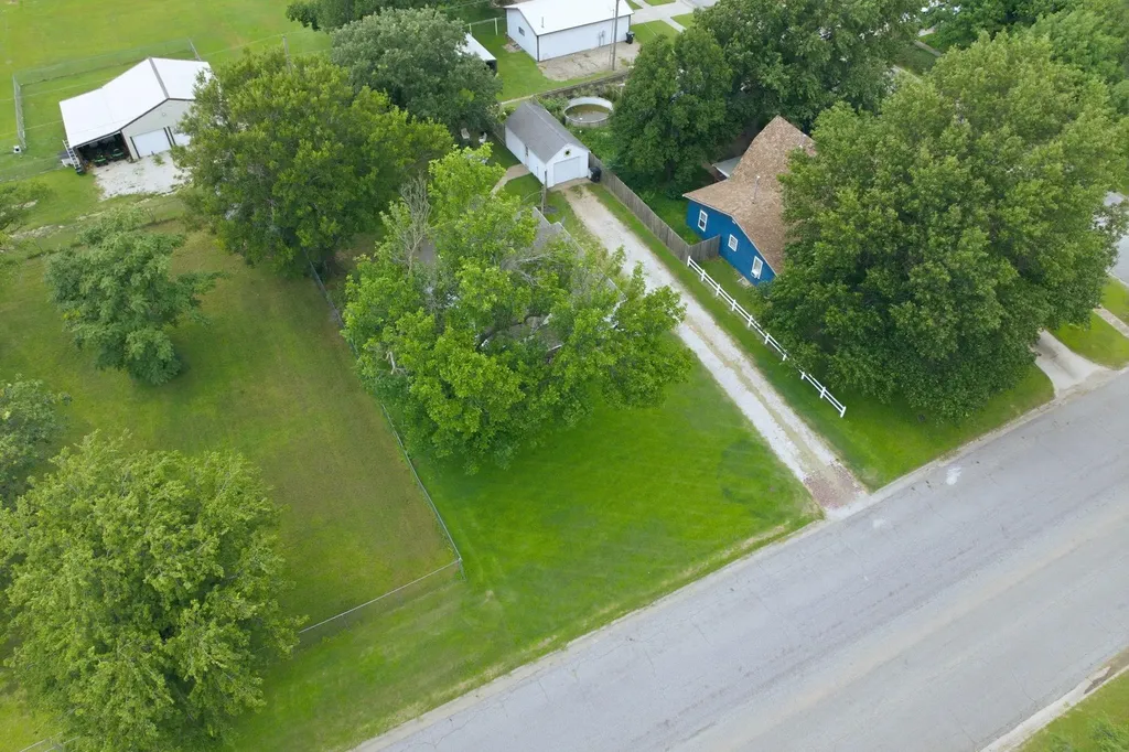 219 S Robbins Road Norwich KS 67118