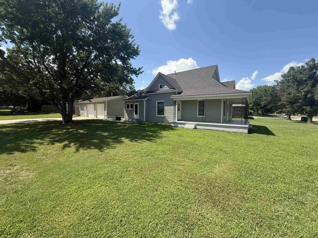322 S 7th Street Conway Springs KS 67051