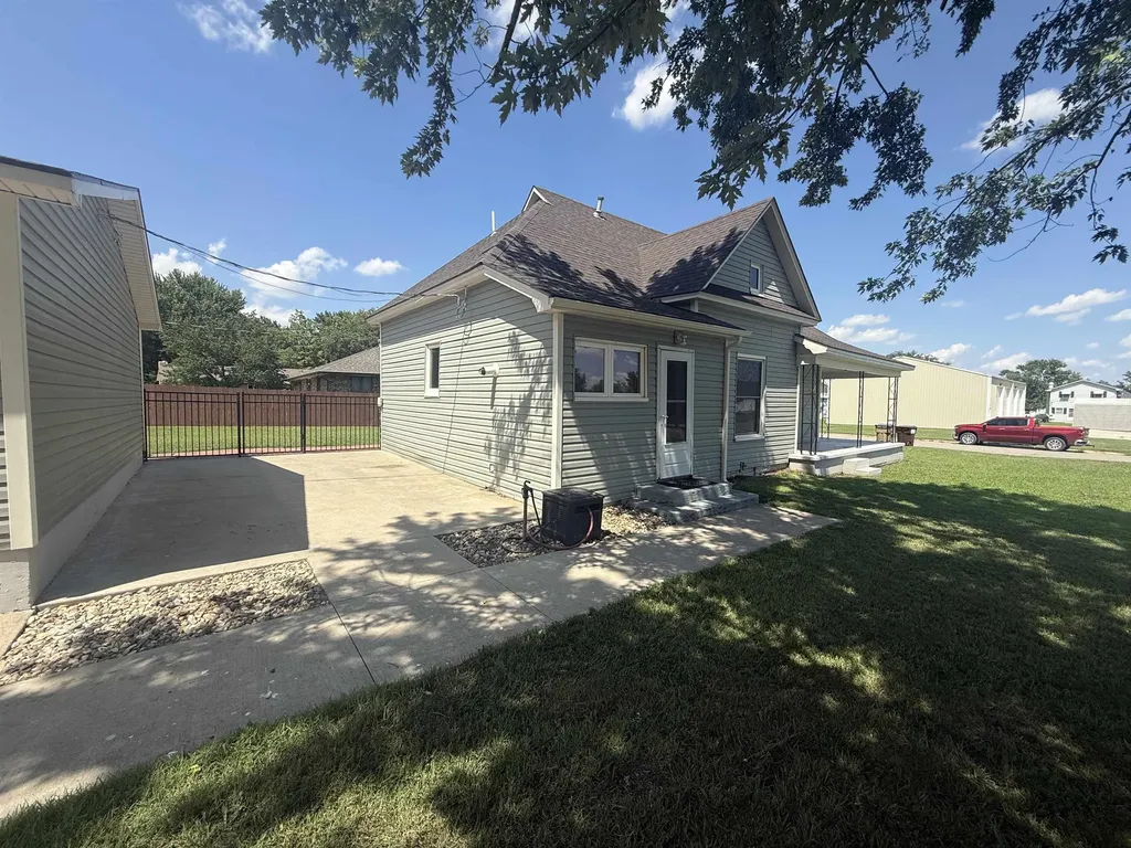 322 S 7th Street Conway Springs KS 67051