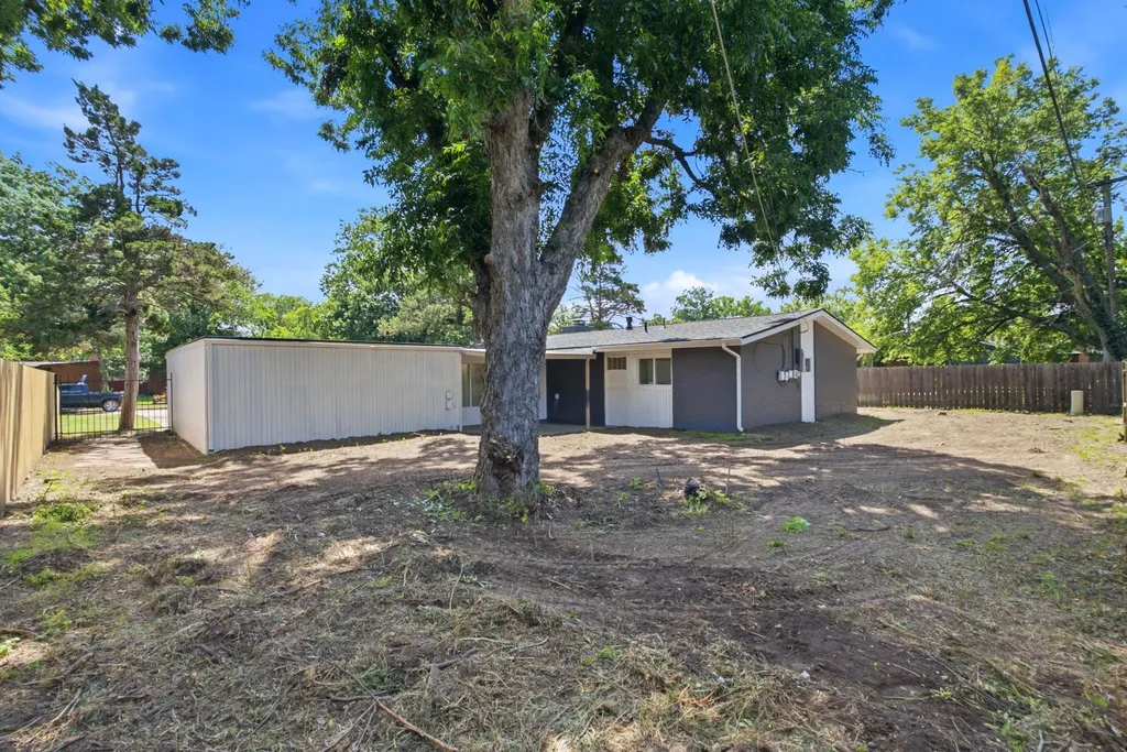 2463 N Coolidge Avenue Wichita KS 67204