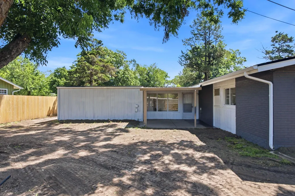 2463 N Coolidge Avenue Wichita KS 67204