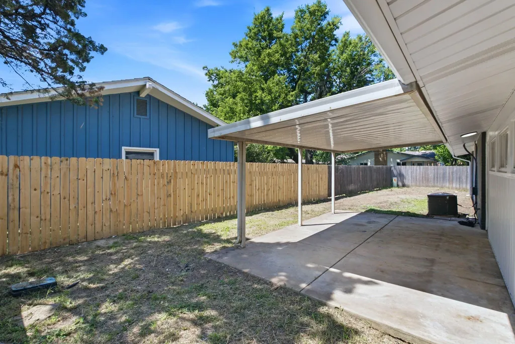 2463 N Coolidge Avenue Wichita KS 67204