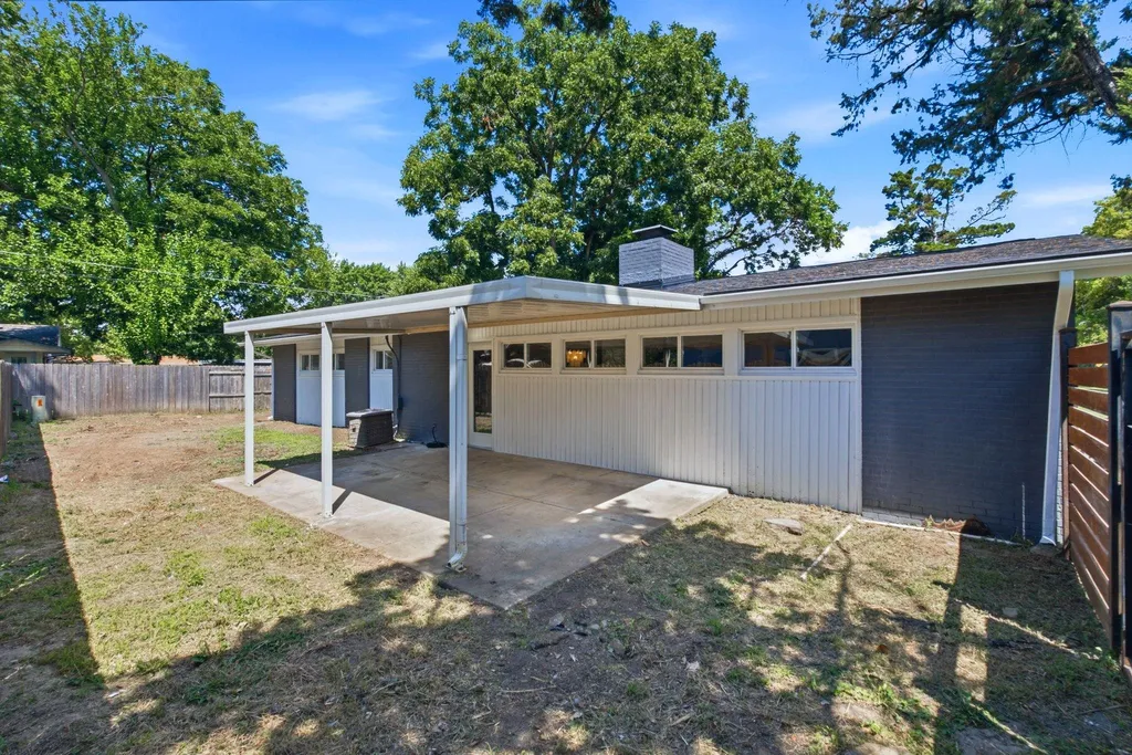 2463 N Coolidge Avenue Wichita KS 67204
