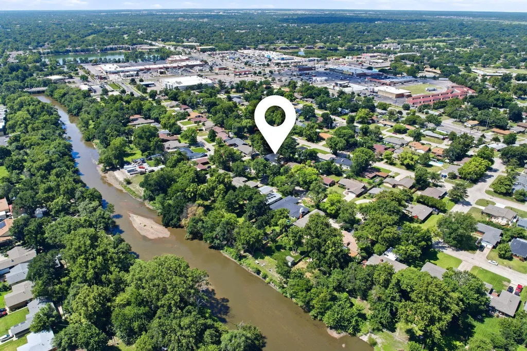 2463 N Coolidge Avenue Wichita KS 67204