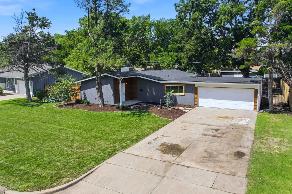 2463 N Coolidge Avenue Wichita KS 67204