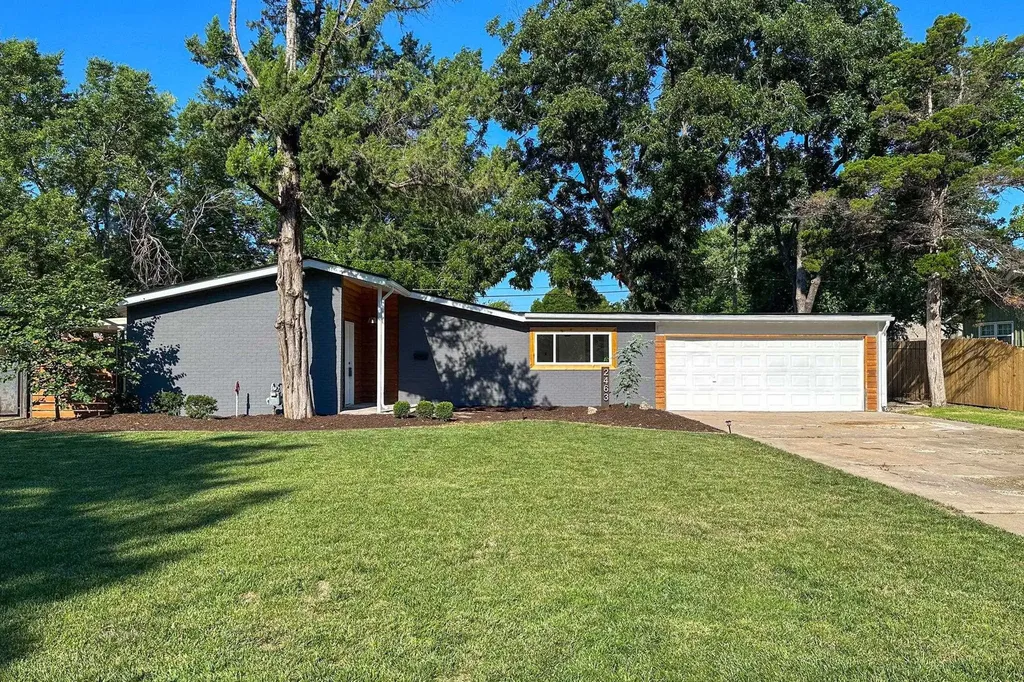 2463 N Coolidge Avenue Wichita KS 67204
