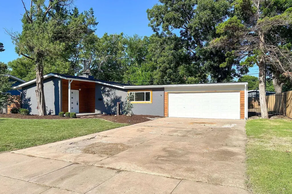 2463 N Coolidge Avenue Wichita KS 67204