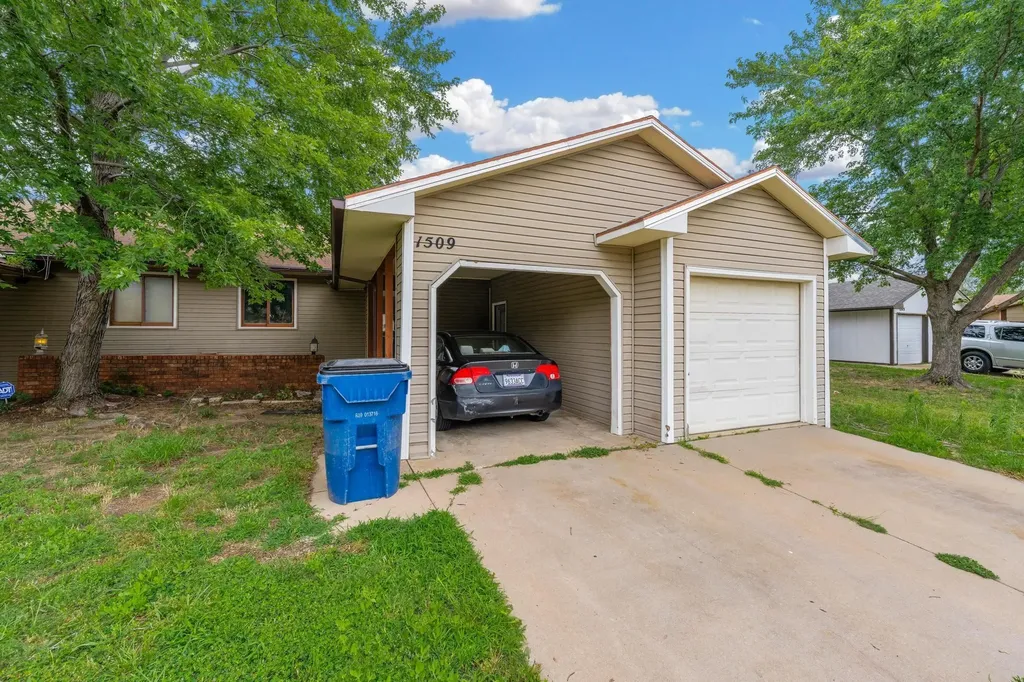 1509 N Smith Circle Wichita KS 67212