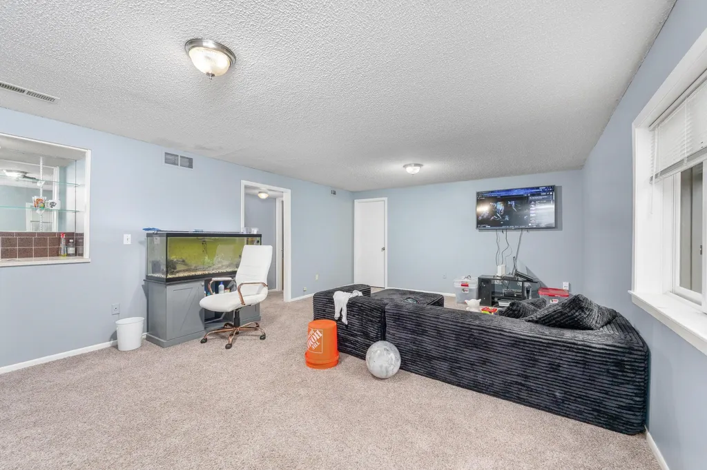 1509 N Smith Circle Wichita KS 67212