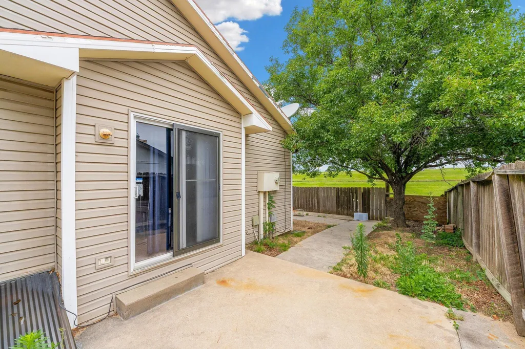 1509 N Smith Circle Wichita KS 67212