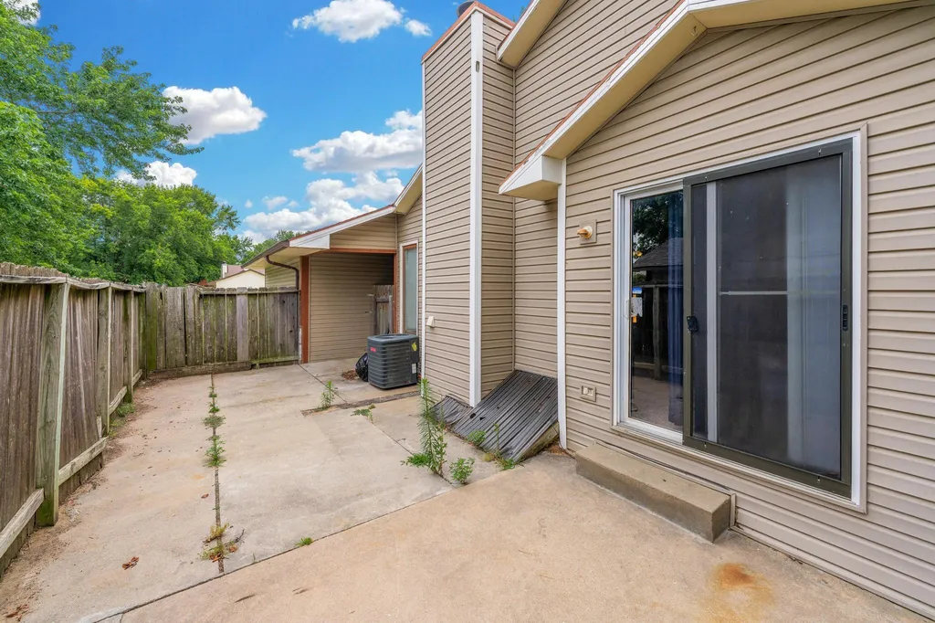 1509 N Smith Circle Wichita KS 67212