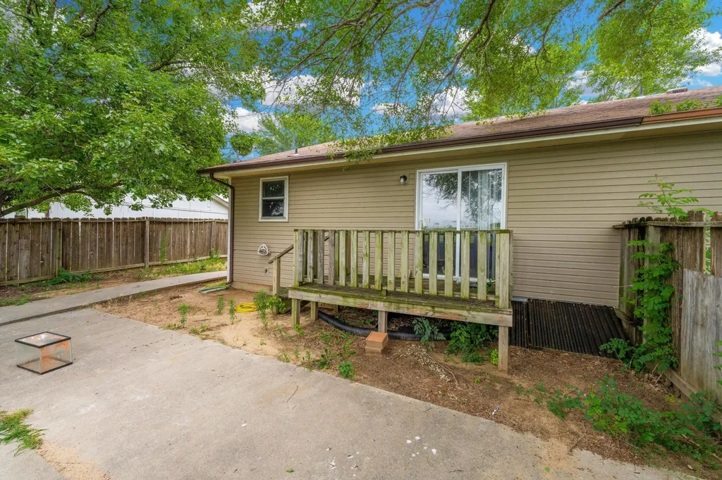 1509 N Smith Circle Wichita KS 67212