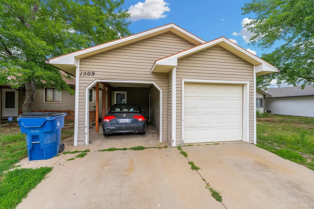 1509 N Smith Circle Wichita KS 67212