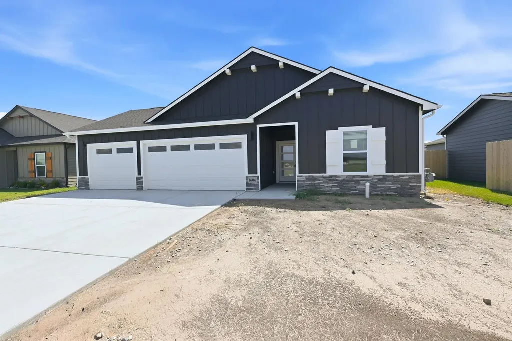 1606 N Topaz Lane Mulvane KS 67110