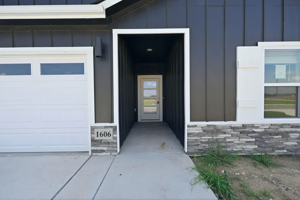 1606 N Topaz Lane Mulvane KS 67110