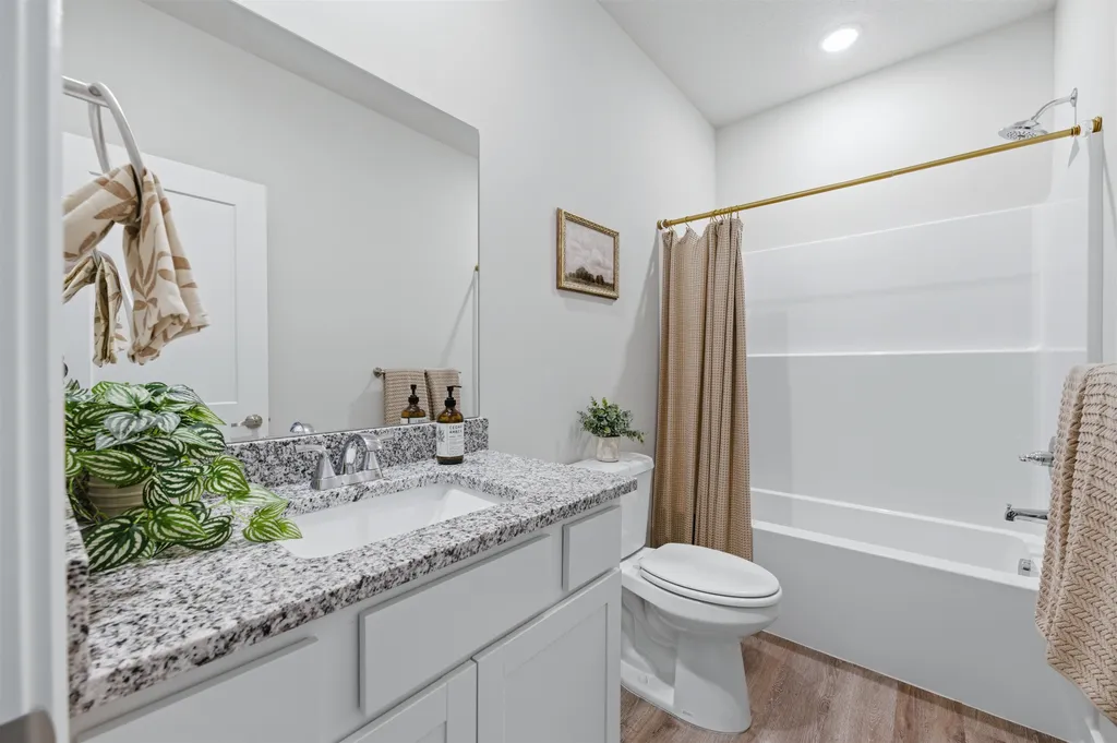 1607 N Emerald Drive Mulvane KS 67110