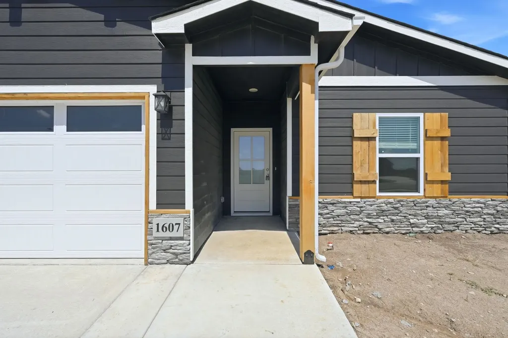 1607 N Emerald Drive Mulvane KS 67110