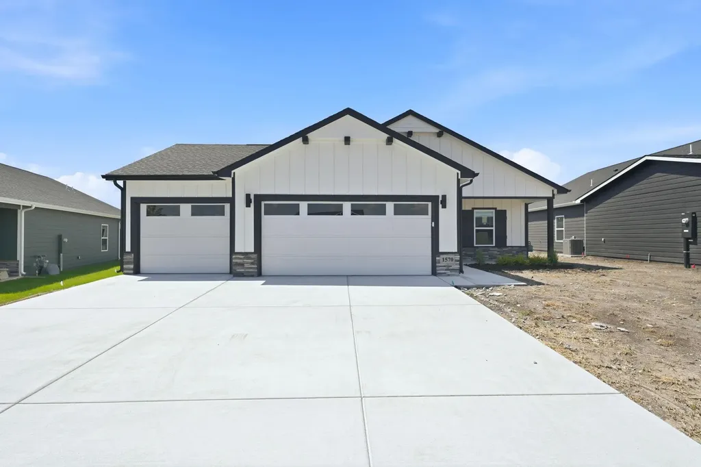1570 N Emerald Valley Drive Mulvane KS 67110