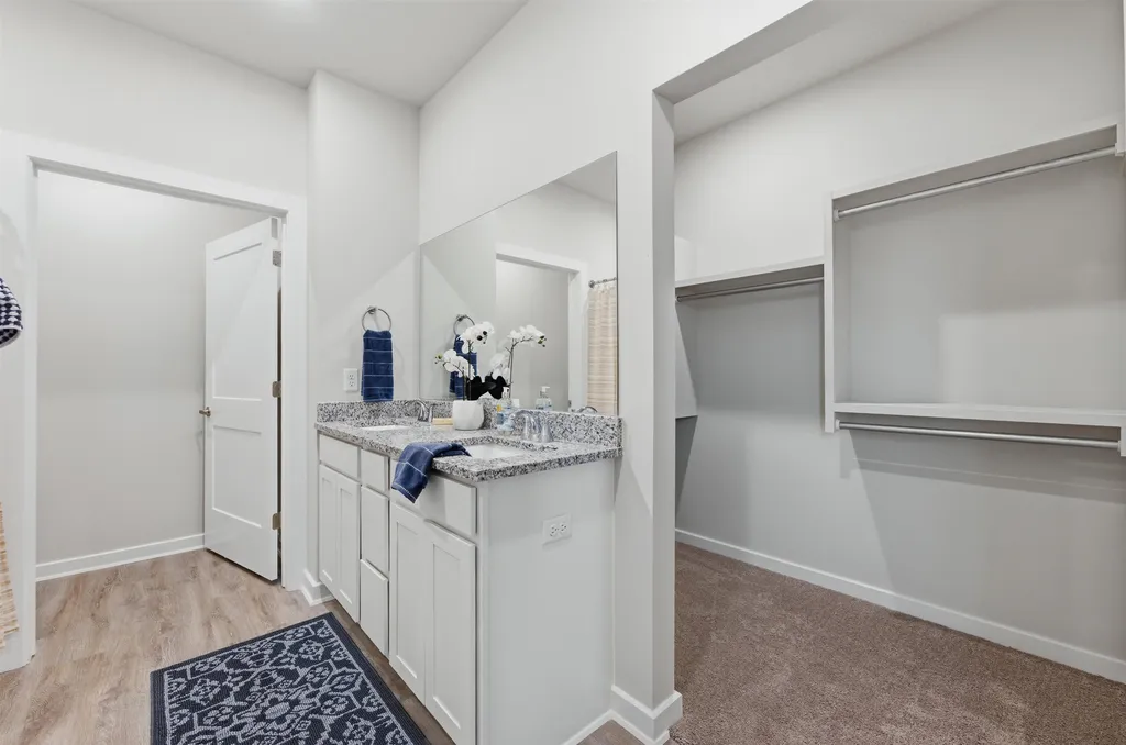 1570 N Emerald Valley Drive Mulvane KS 67110
