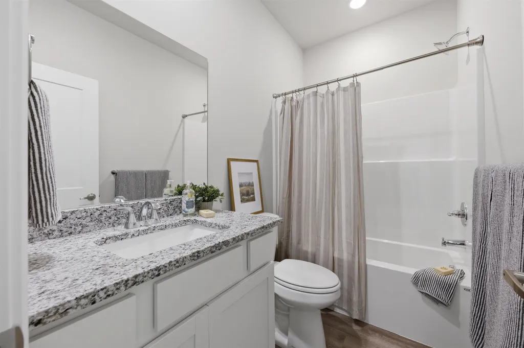 1570 N Emerald Valley Drive Mulvane KS 67110