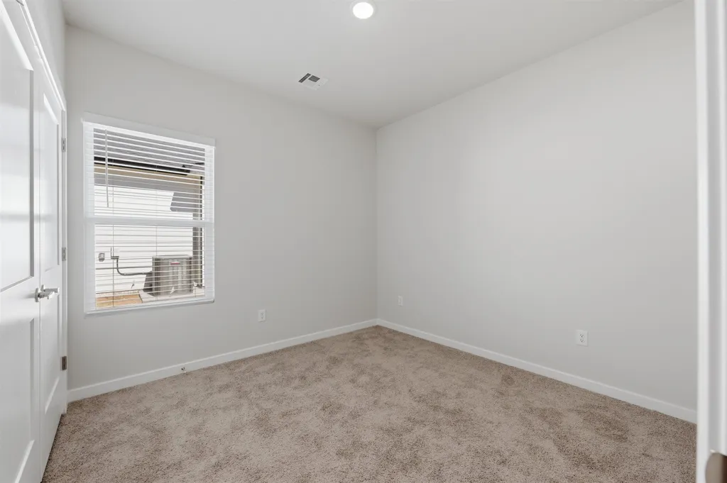 1570 N Emerald Valley Drive Mulvane KS 67110