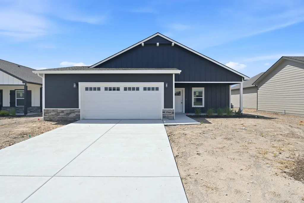 1566 N Emerald Valley Drive Mulvane KS 67110