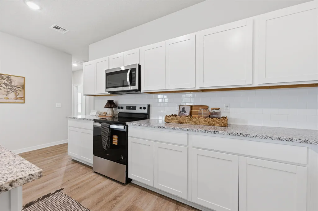1566 N Emerald Valley Drive Mulvane KS 67110