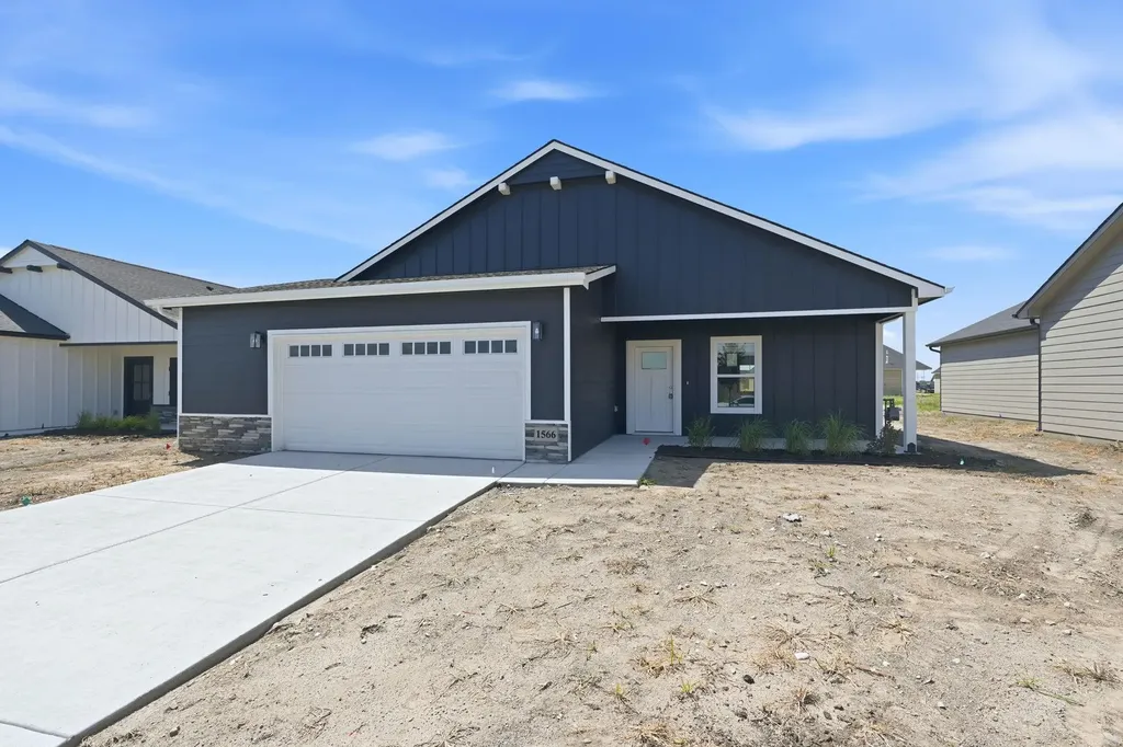 1566 N Emerald Valley Drive Mulvane KS 67110