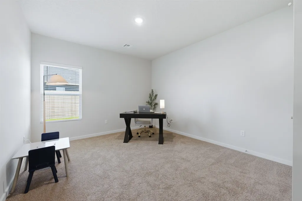 1566 N Emerald Valley Drive Mulvane KS 67110