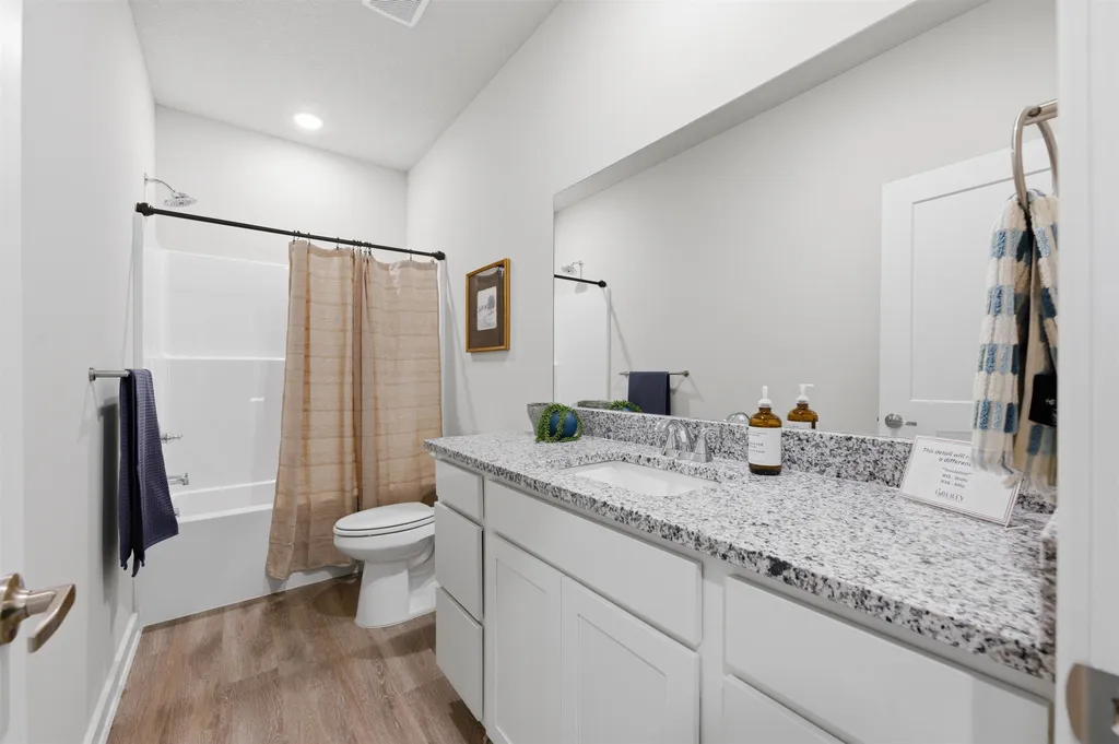 1566 N Emerald Valley Drive Mulvane KS 67110