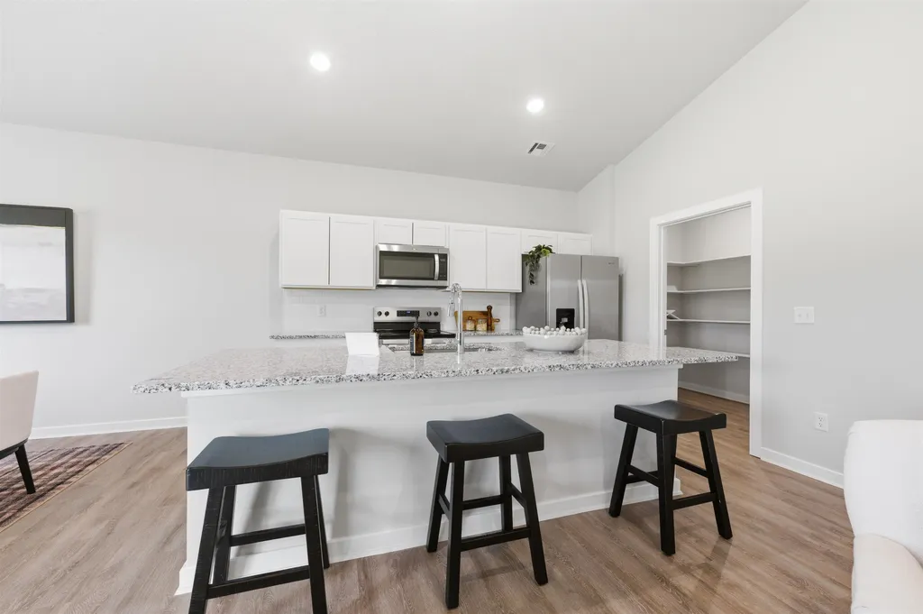 1562 N Emerald Valley Drive Mulvane KS 67110