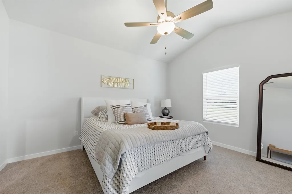 1562 N Emerald Valley Drive Mulvane KS 67110
