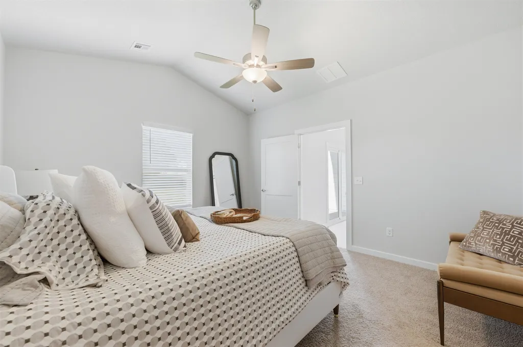 1562 N Emerald Valley Drive Mulvane KS 67110