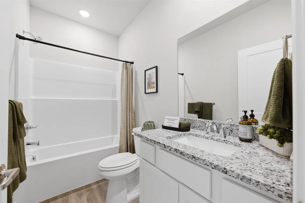 1562 N Emerald Valley Drive Mulvane KS 67110