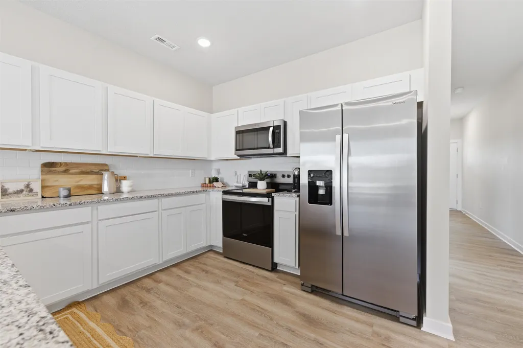 1558 N Emerald Valley Drive Mulvane KS 67110