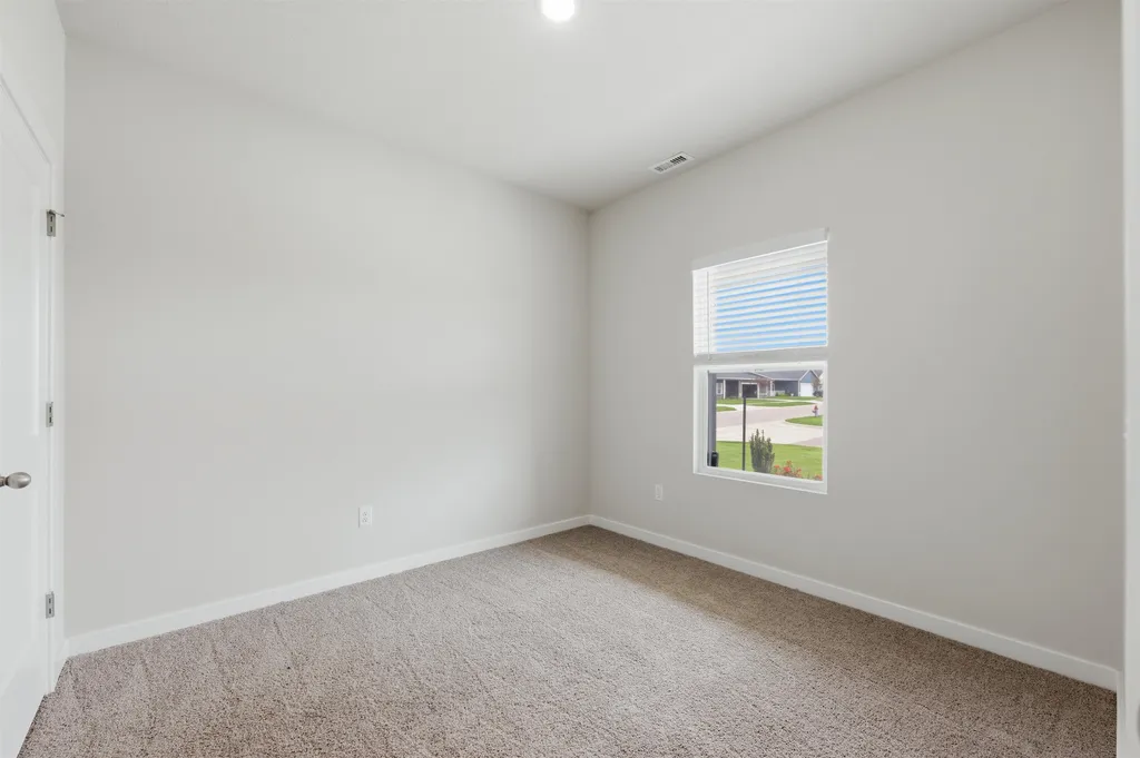 1558 N Emerald Valley Drive Mulvane KS 67110