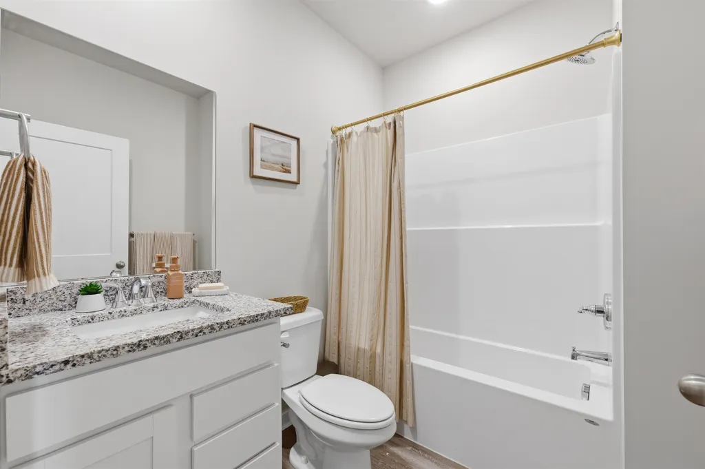 1558 N Emerald Valley Drive Mulvane KS 67110