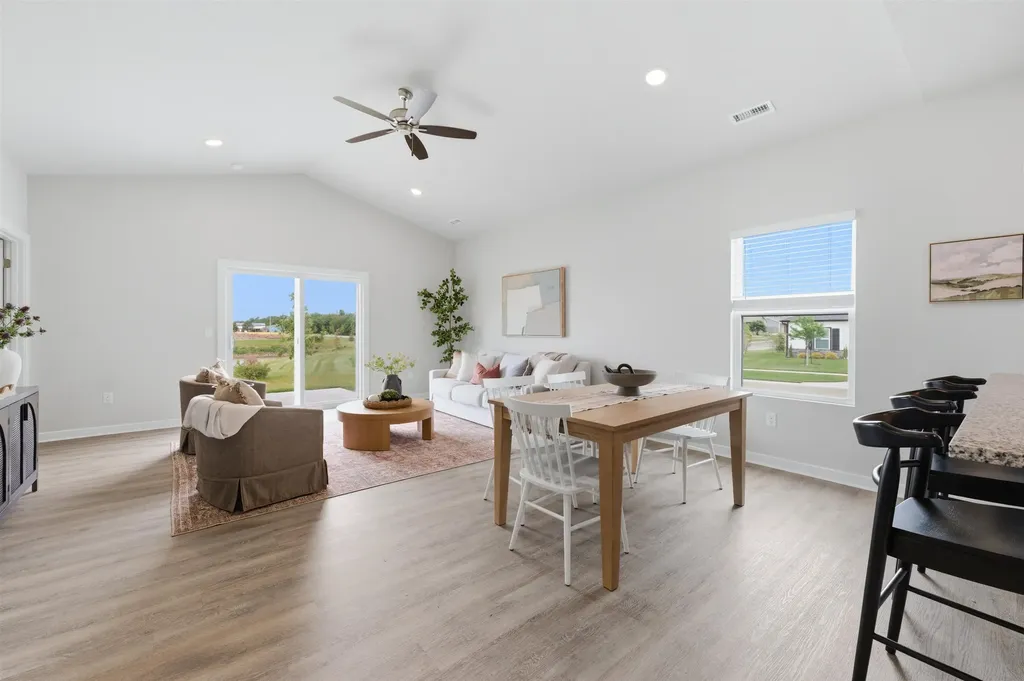 1558 N Emerald Valley Drive Mulvane KS 67110