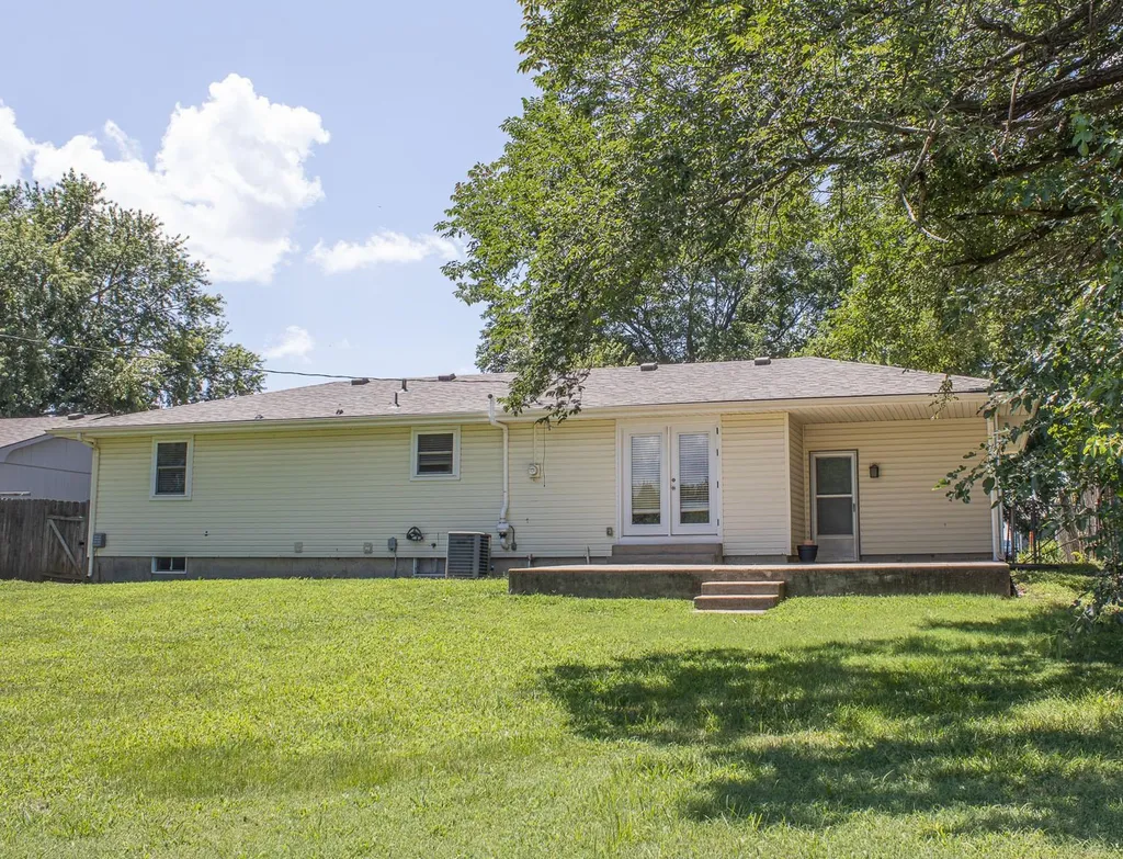 1510 N Poplar Eureka KS 67045