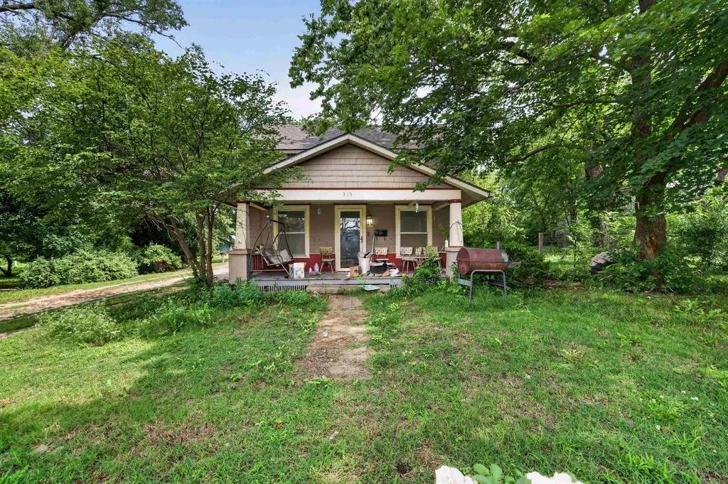 315 E Division Peabody KS 66866