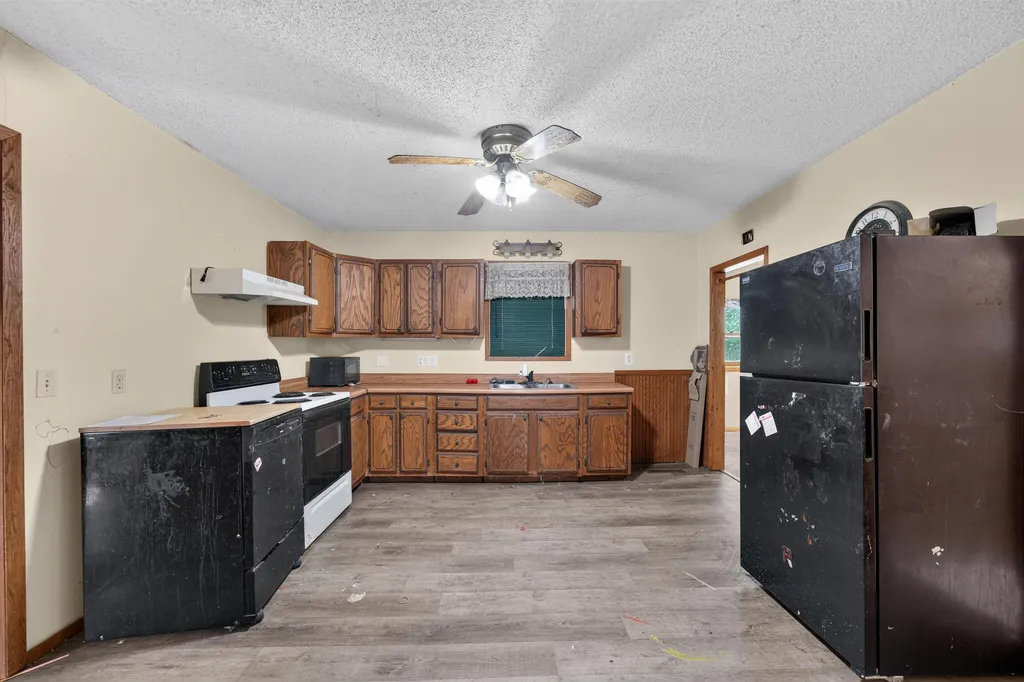315 E Division Peabody KS 66866