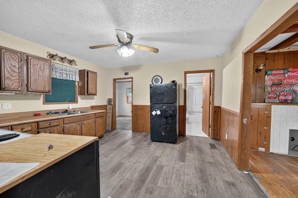 315 E Division Peabody KS 66866