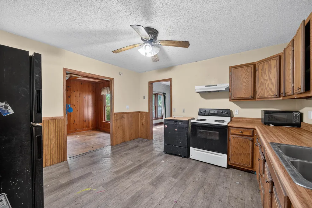 315 E Division Peabody KS 66866