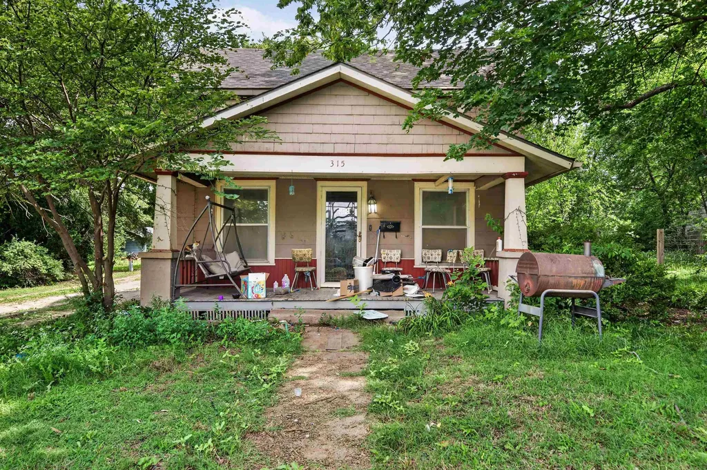 315 E Division Peabody KS 66866