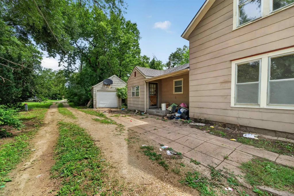 315 E Division Peabody KS 66866